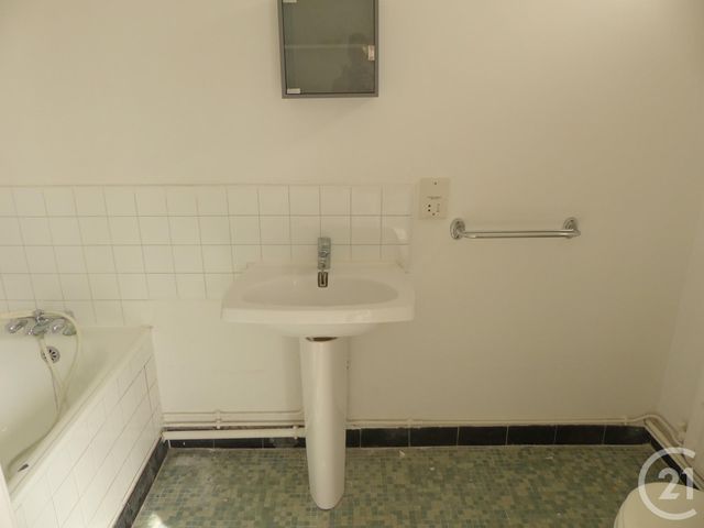 Afficher la photo en grand Appartement F1 à louer - 1 pièce - 23 m2 - Compiegne - 60 - PICARDIE