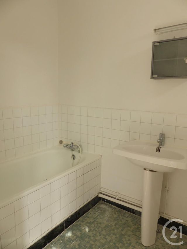 Afficher la photo en grand Appartement F1 à louer - 1 pièce - 23 m2 - Compiegne - 60 - PICARDIE