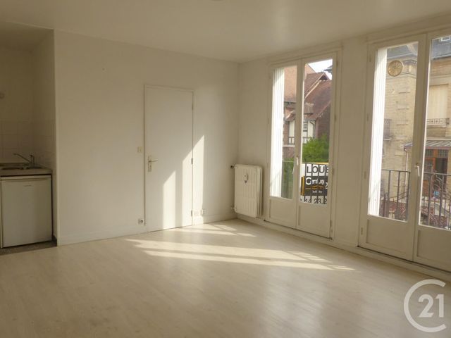 Afficher la photo en grand Appartement F1 à louer - 1 pièce - 23 m2 - Compiegne - 60 - PICARDIE