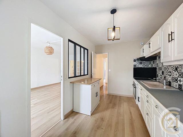 Afficher la photo en grand Appartement F3 à louer - 3 pièces - 74,42 m2 - Compiegne - 60 - PICARDIE