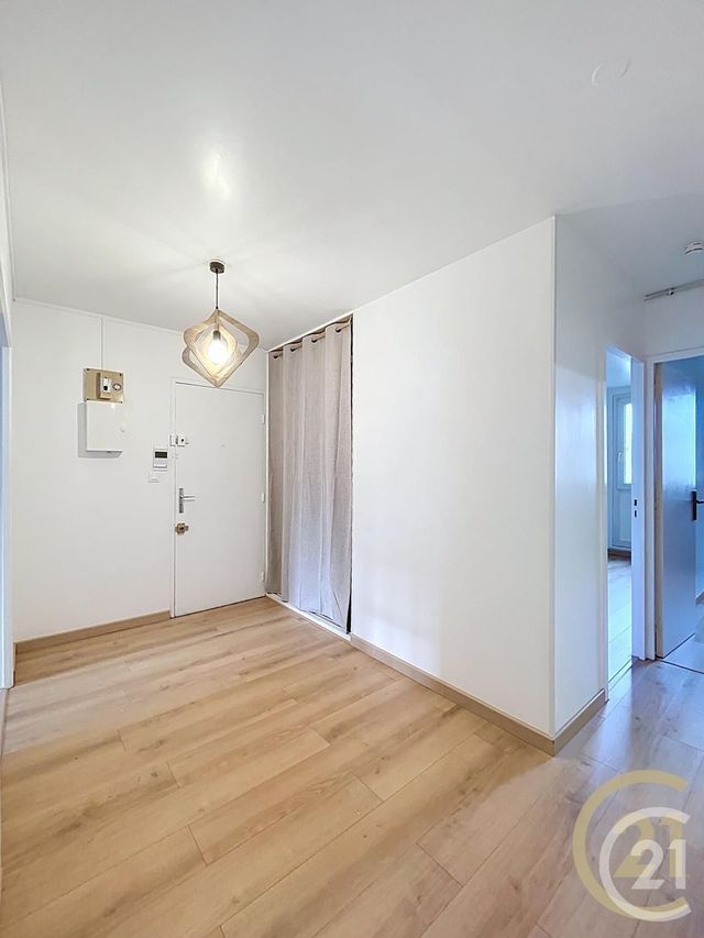 Afficher la photo en grand Appartement F3 à louer - 3 pièces - 74,42 m2 - Compiegne - 60 - PICARDIE