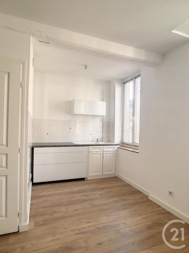 Afficher la photo en grand Appartement F2 à louer - 2 pièces - 34,17 m2 - Compiegne - 60 - PICARDIE