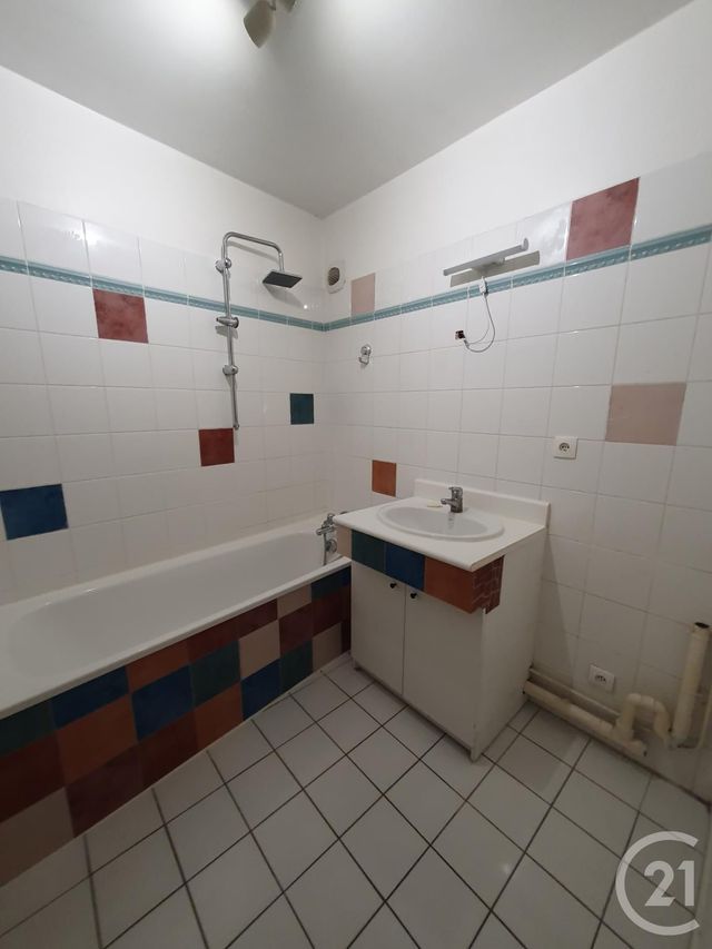 Appartement F3 à louer - 3 pièces - 71,73 m2 - Compiegne - 60 - PICARDIE