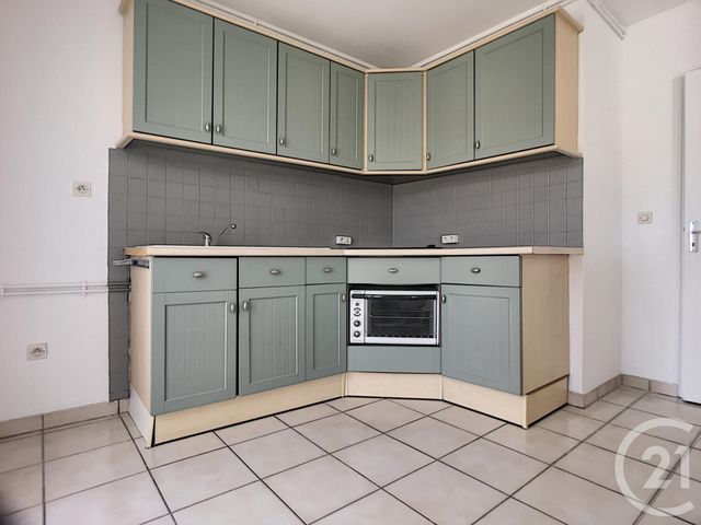 Appartement F3 &agrave; louer - 3 pi&egrave;ces - 62 m2 - Compiegne - 60 - PICARDIE