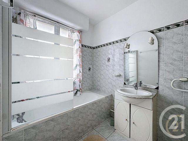 Appartement F3 &agrave; vendre - 3 pi&egrave;ces - 60,17 m2 - Compiegne - 60 - PICARDIE