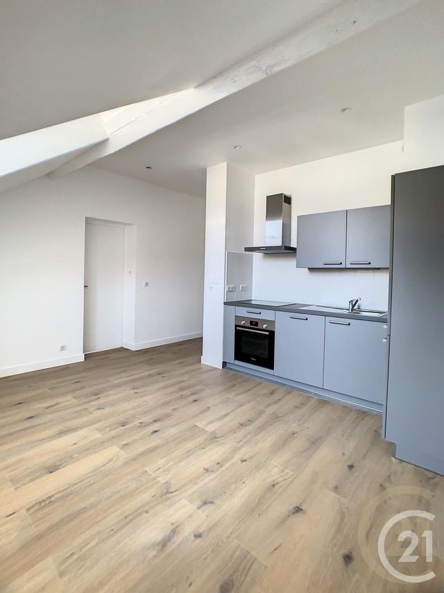 Appartement F2 &agrave; louer - 2 pi&egrave;ces - 41,70 m2 - Compiegne - 60 - PICARDIE