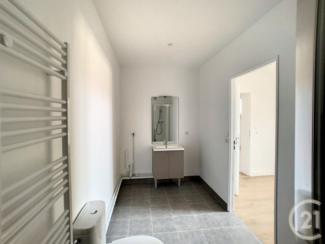 Appartement F2 &agrave; louer - 2 pi&egrave;ces - 41,70 m2 - Compiegne - 60 - PICARDIE