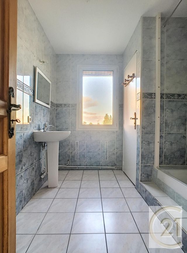 Appartement F3 &agrave; louer - 3 pi&egrave;ces - 54 m2 - Longueil Annel - 60 - PICARDIE