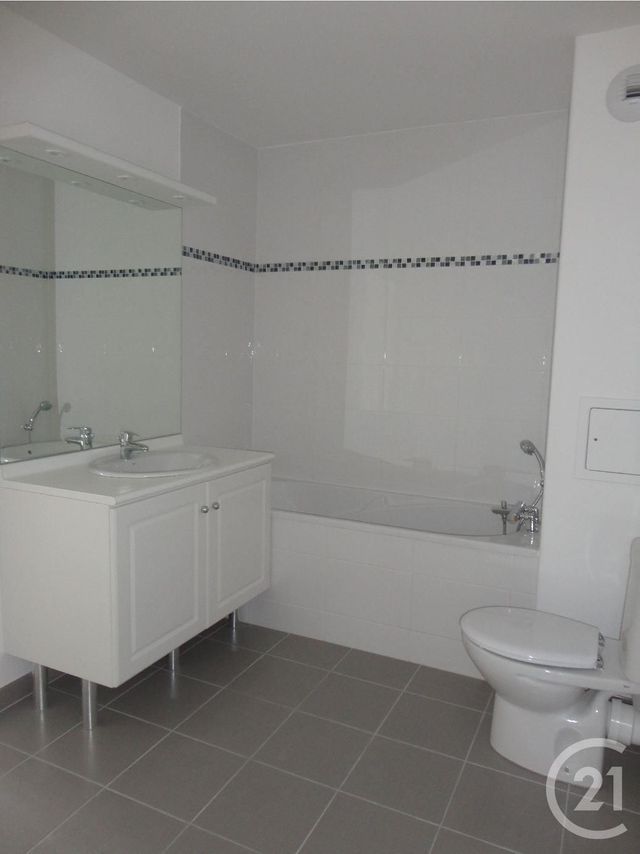 Appartement F2 &agrave; louer - 2 pi&egrave;ces - 53,72 m2 - Compiegne - 60 - PICARDIE