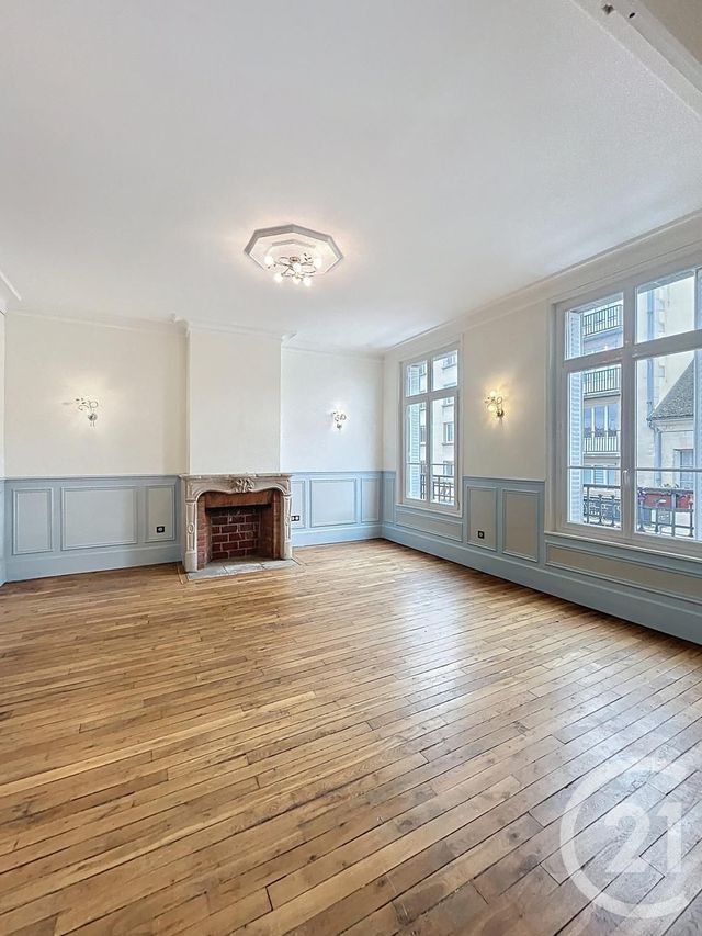 Appartement F4 &agrave; louer - 4 pi&egrave;ces - 122,25 m2 - Compiegne - 60 - PICARDIE