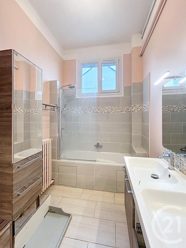 Appartement F4 &agrave; louer - 4 pi&egrave;ces - 122,25 m2 - Compiegne - 60 - PICARDIE
