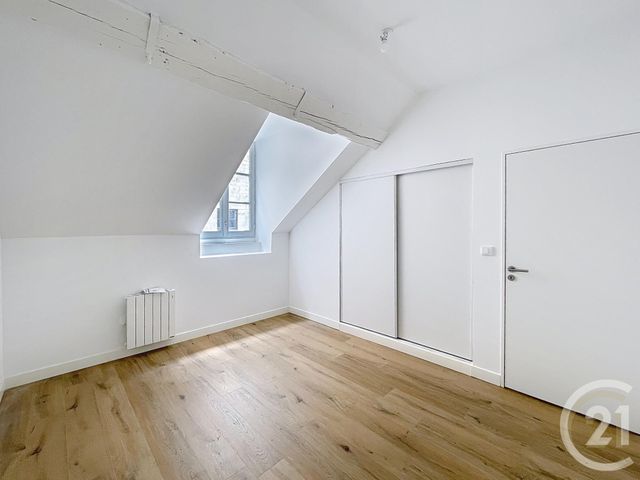 Appartement Duplex &agrave; louer - 5 pi&egrave;ces - 137,80 m2 - Compiegne - 60 - PICARDIE