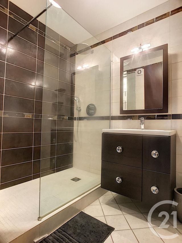 Appartement F4 &agrave; louer - 4 pi&egrave;ces - 9,21 m2 - Compiegne - 60 - PICARDIE