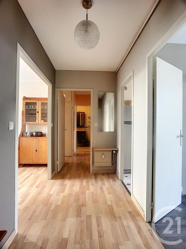 Appartement F4 &agrave; louer - 4 pi&egrave;ces - 9,21 m2 - Compiegne - 60 - PICARDIE
