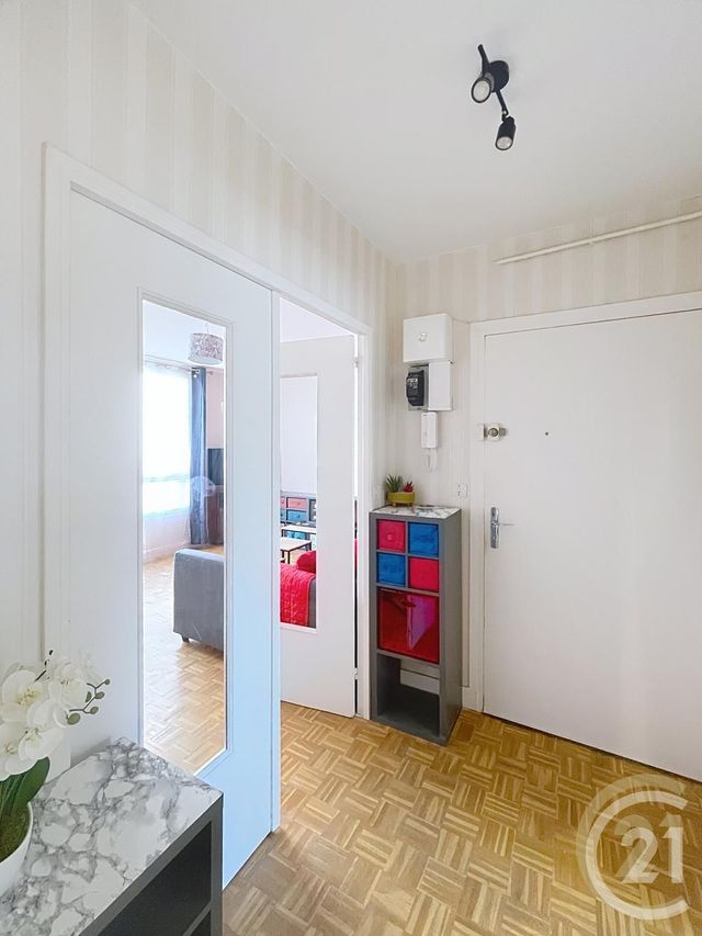 Appartement Chambre &agrave; louer - 3 pi&egrave;ces - 9,85 m2 - Compiegne - 60 - PICARDIE