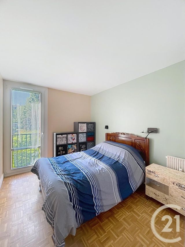 Appartement Chambre &agrave; louer - 3 pi&egrave;ces - 9,85 m2 - Compiegne - 60 - PICARDIE