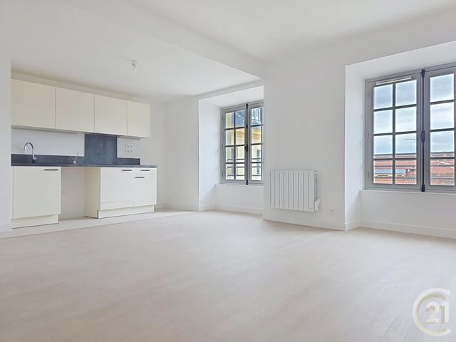 Appartement F3 &agrave; louer - 3 pi&egrave;ces - 65,55 m2 - Compiegne - 60 - PICARDIE