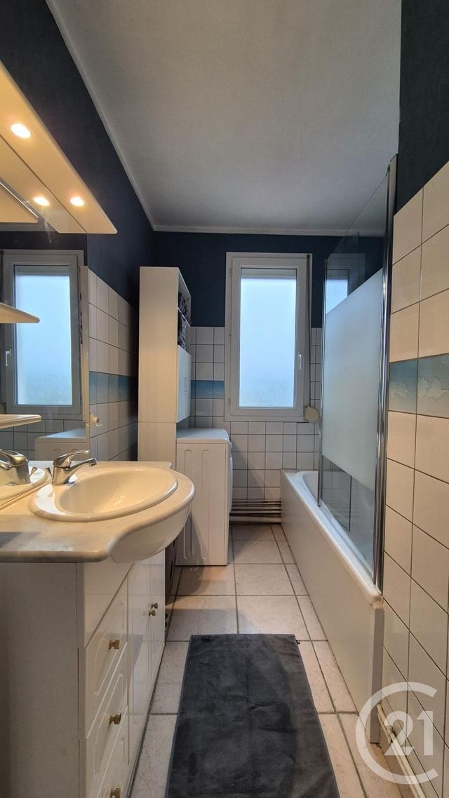 Appartement F4 &agrave; louer - 4 pi&egrave;ces - 9,50 m2 - Compiegne - 60 - PICARDIE
