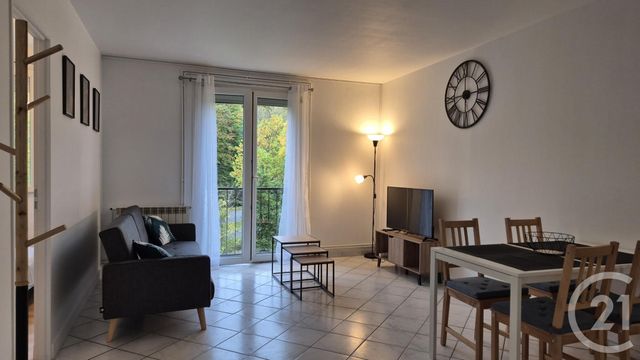 Appartement F4 &agrave; louer - 4 pi&egrave;ces - 9,50 m2 - Compiegne - 60 - PICARDIE