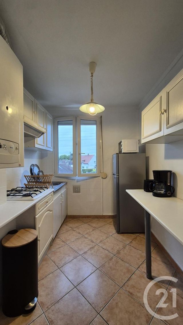 Appartement F4 &agrave; louer - 4 pi&egrave;ces - 9,50 m2 - Compiegne - 60 - PICARDIE