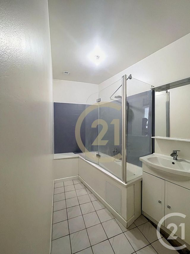 Appartement F3 &agrave; louer - 3 pi&egrave;ces - 57,76 m2 - Clairoix - 60 - PICARDIE