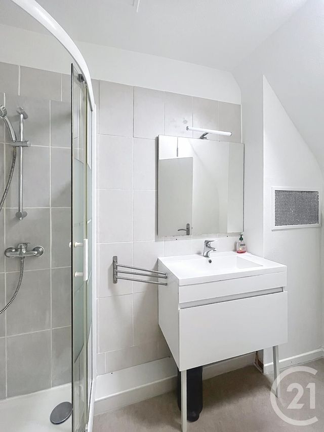 Appartement F3 &agrave; louer - 3 pi&egrave;ces - 60,98 m2 - Compiegne - 60 - PICARDIE