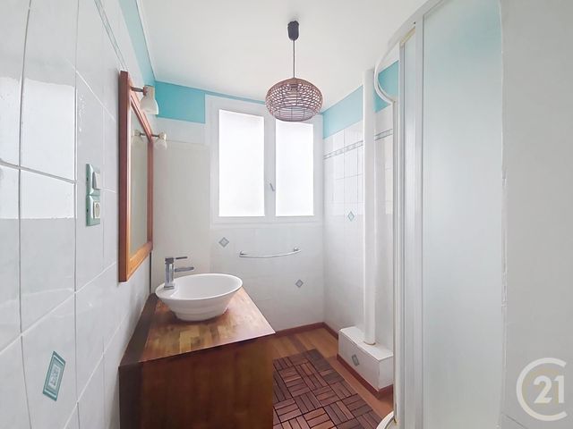 Appartement F3 &agrave; louer - 4 pi&egrave;ces - 65,65 m2 - Compiegne - 60 - PICARDIE
