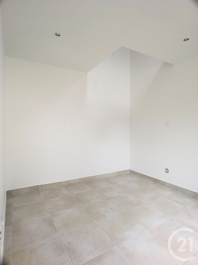 Appartement F2 &agrave; louer - 2 pi&egrave;ces - 23,73 m2 - Margny Les Compiegne - 60 - PICARDIE