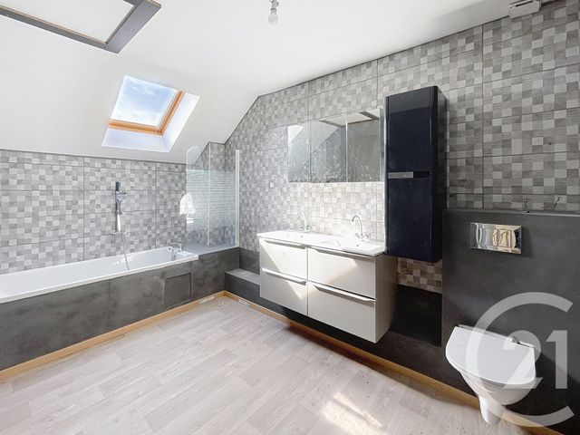 Maison &agrave; louer - 8 pi&egrave;ces - 126,41 m2 - Mortemer - 60 - PICARDIE