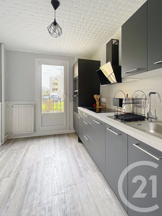 Appartement F4 &agrave; louer - 4 pi&egrave;ces - 77 m2 - Compiegne - 60 - PICARDIE